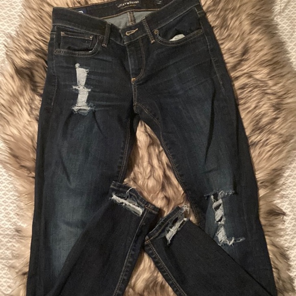 Lucky brand ◦ dark wash jeans distressed 00